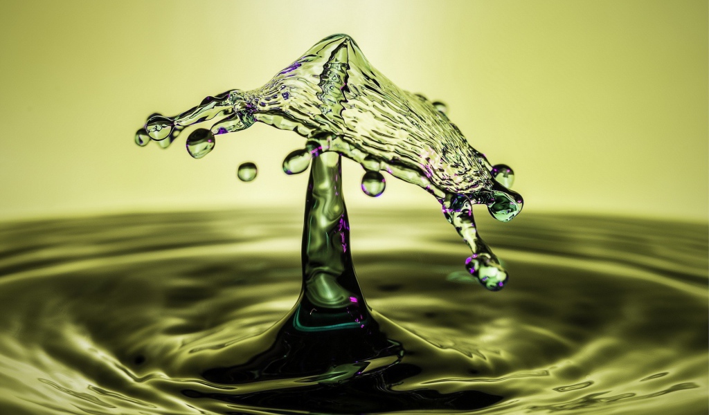 Гриб из всплеска воды