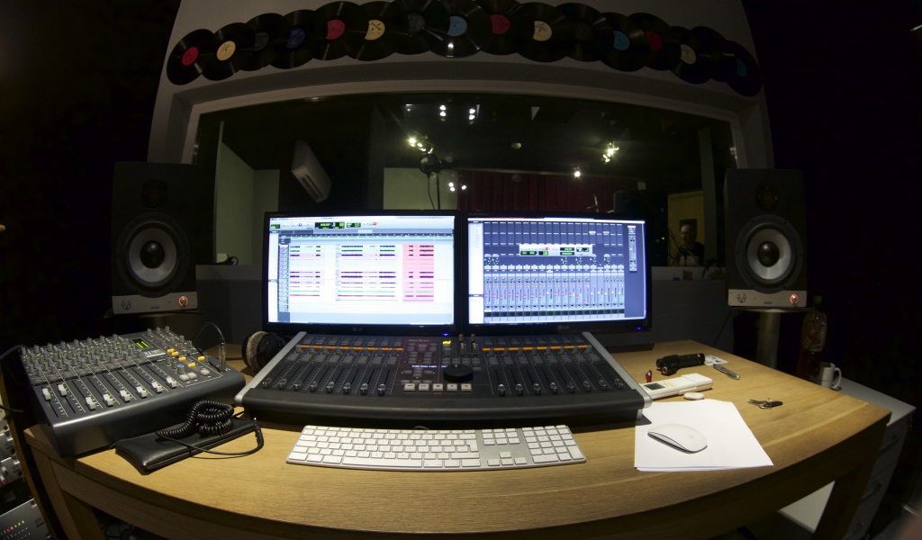 Панорамное фото студии звукозаписи