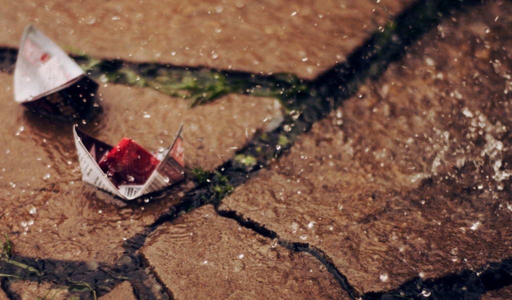 Бумажные кораблики под дождем