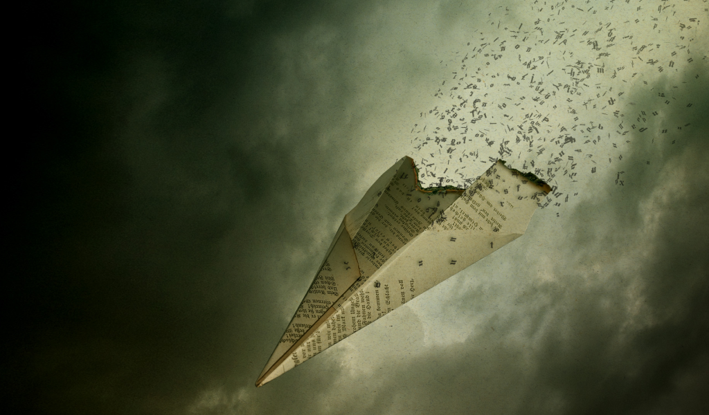 Бумажный самолет теряет буквы
