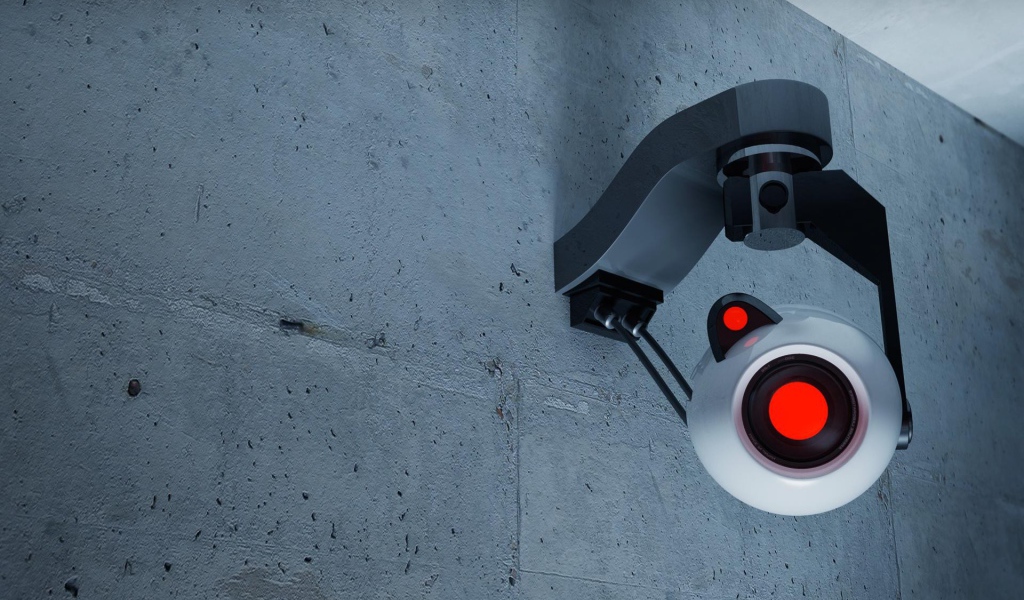 Камера слежения на стене