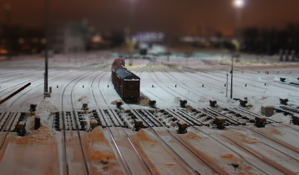 Укрытая снегом сортировочная станция