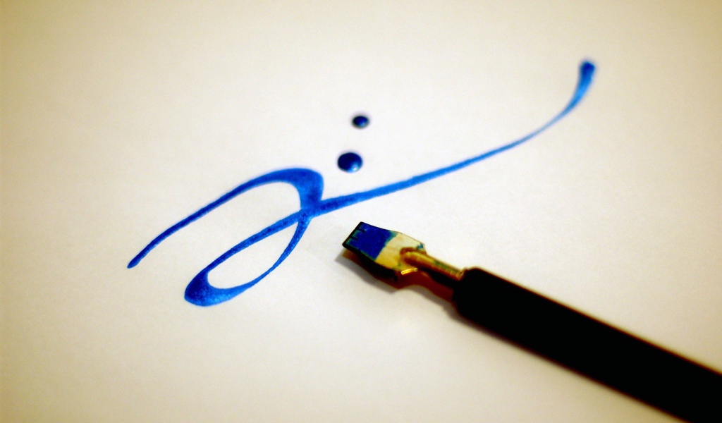 Подпись синей краской