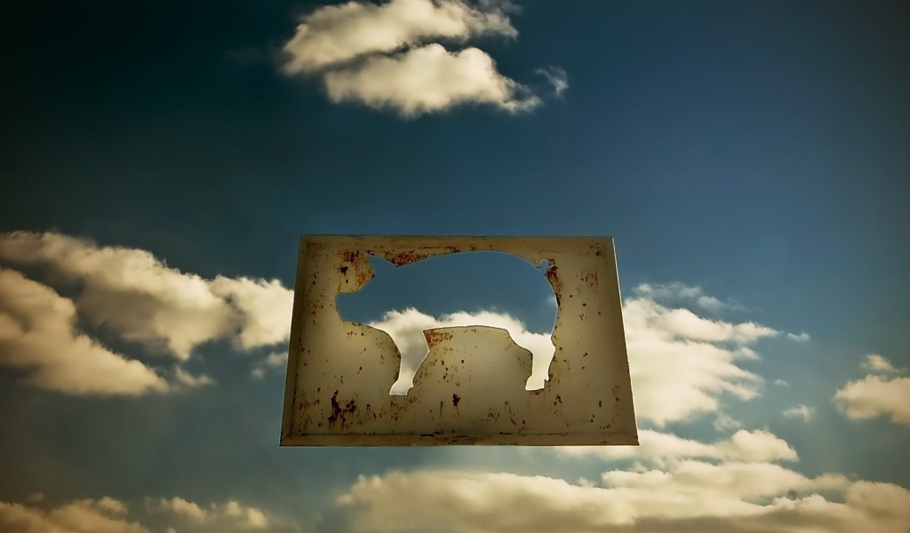 Силуэт свиньи на фоне неба