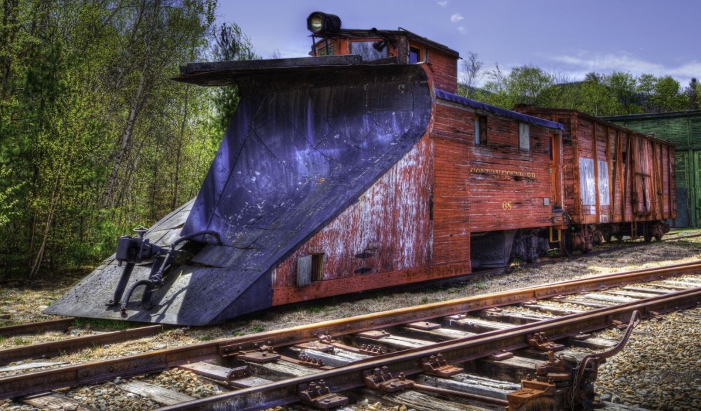 Старинный снегоуборочный паровоз