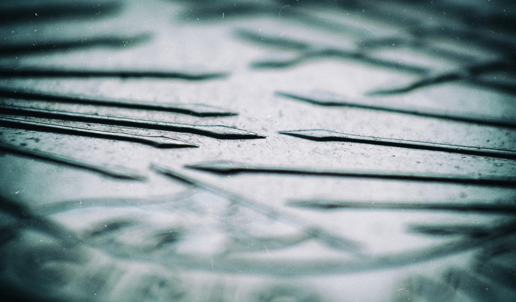 Копья направлены друг против друга