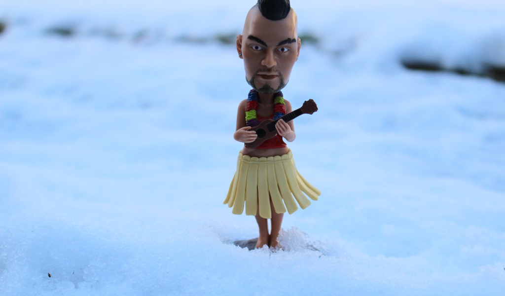 Статуэтка в виде мужчины с гитарой