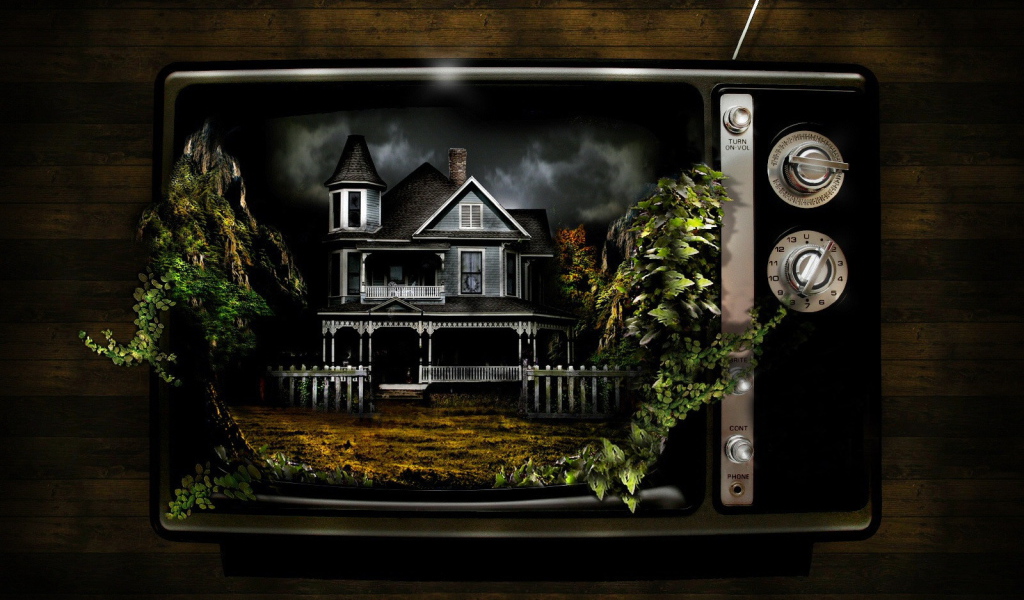 Телевизор зарос плющом