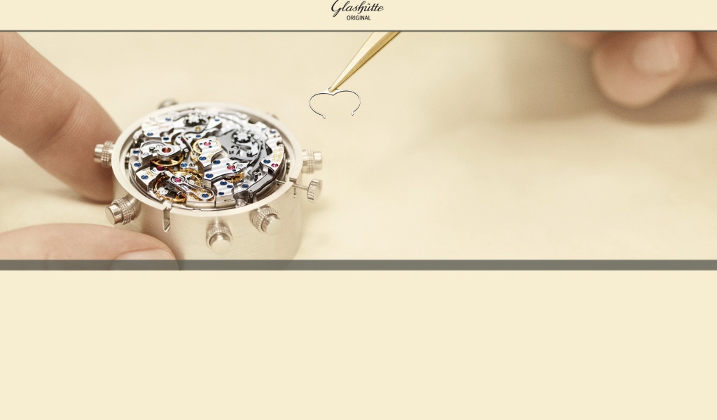 Сборка механизма дорогих белых часов