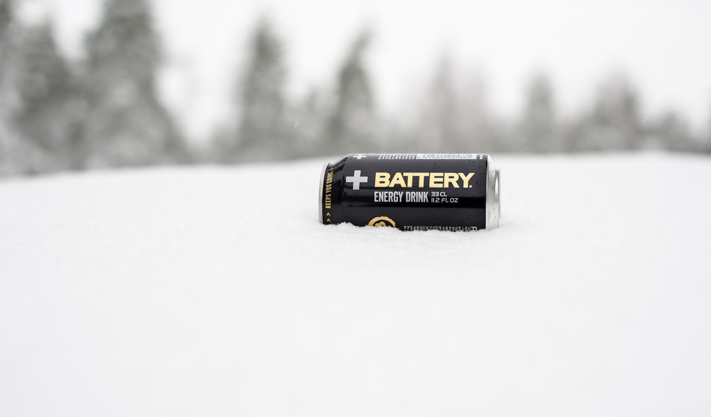 Батарейка на снегу
