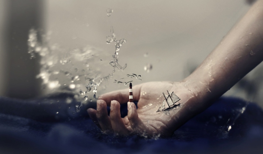 Кораблик и маяк на руке