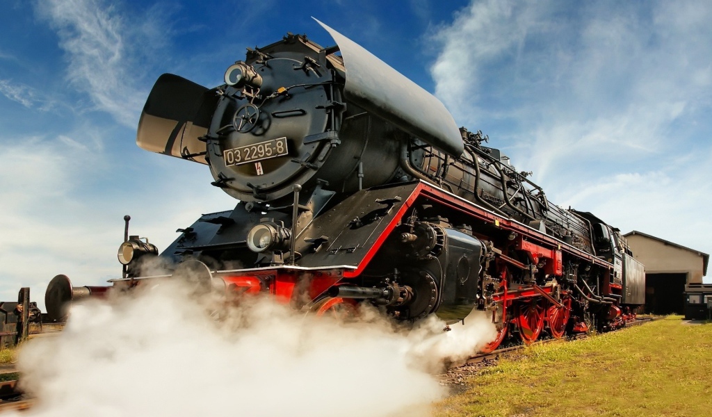 Паровоз сбрасывает пар