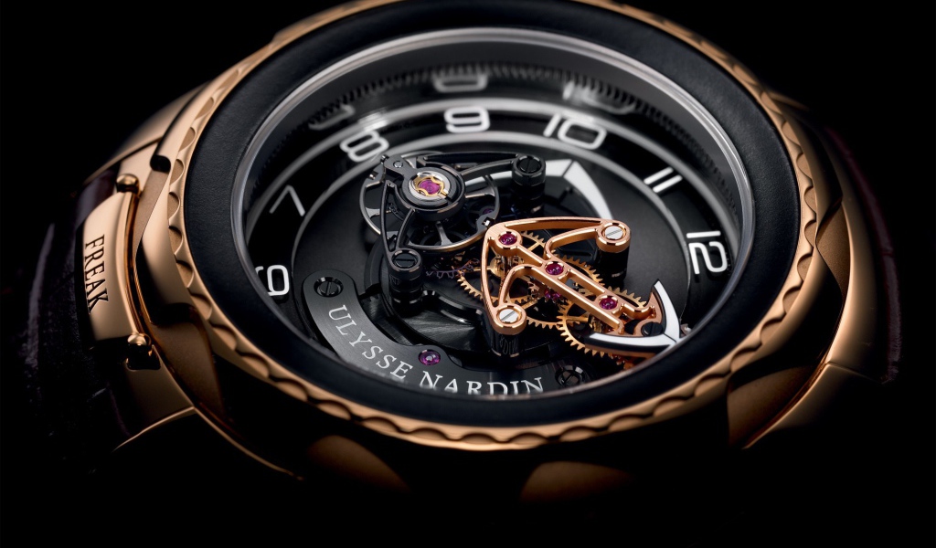 Механизм в корпусе дорогих часов