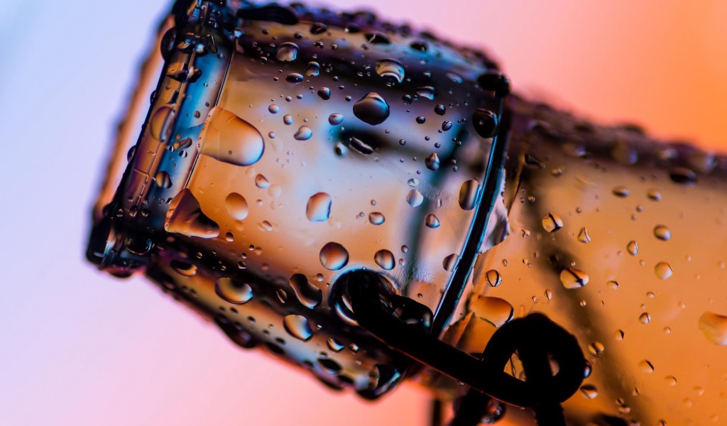 Горлышко мокрой бутылки