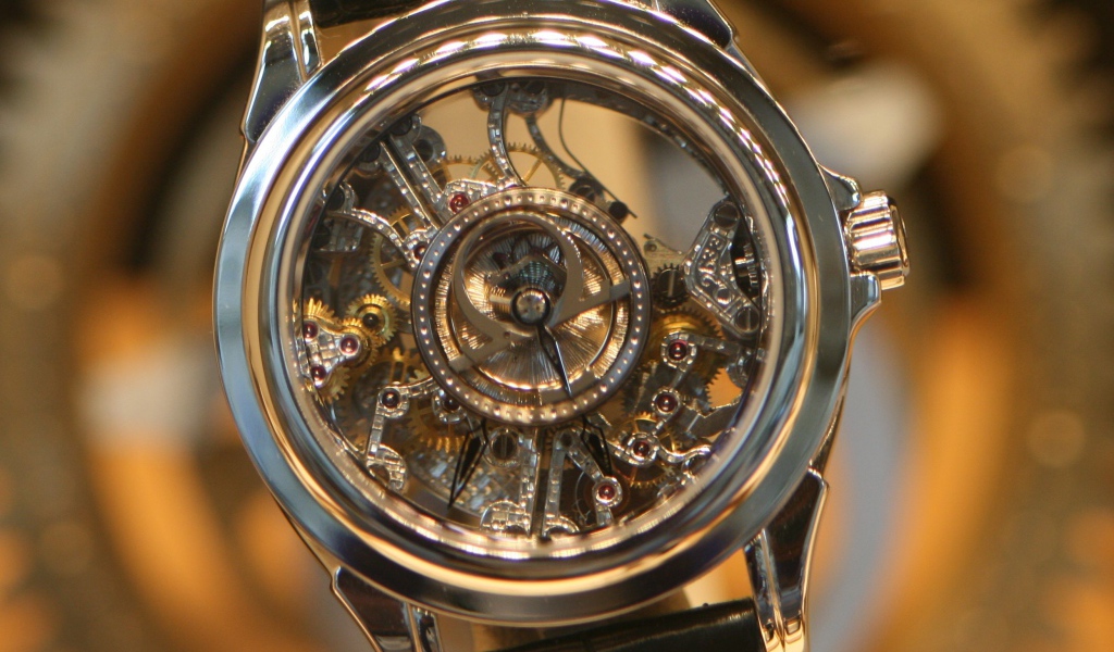 Прозрачный корпус дорогих часов