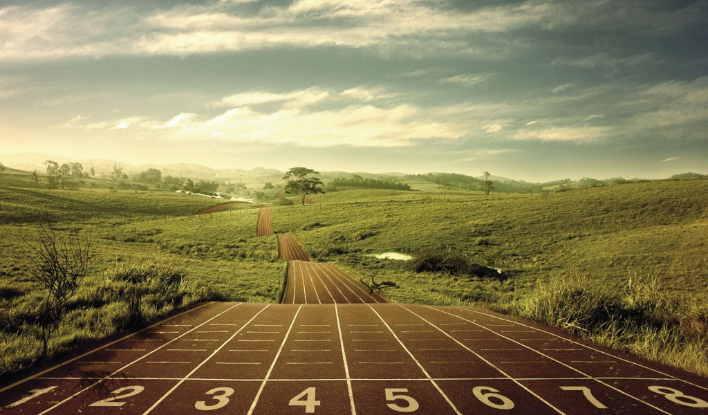 Беговая дорожка среди полей