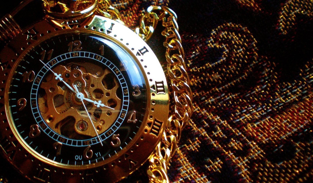 Часы на цепочке в стиле стимпанк