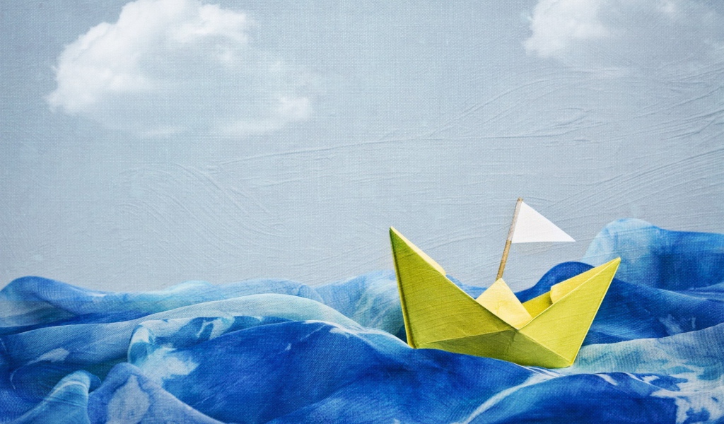 Кораблик из бумаги в море, рисунок