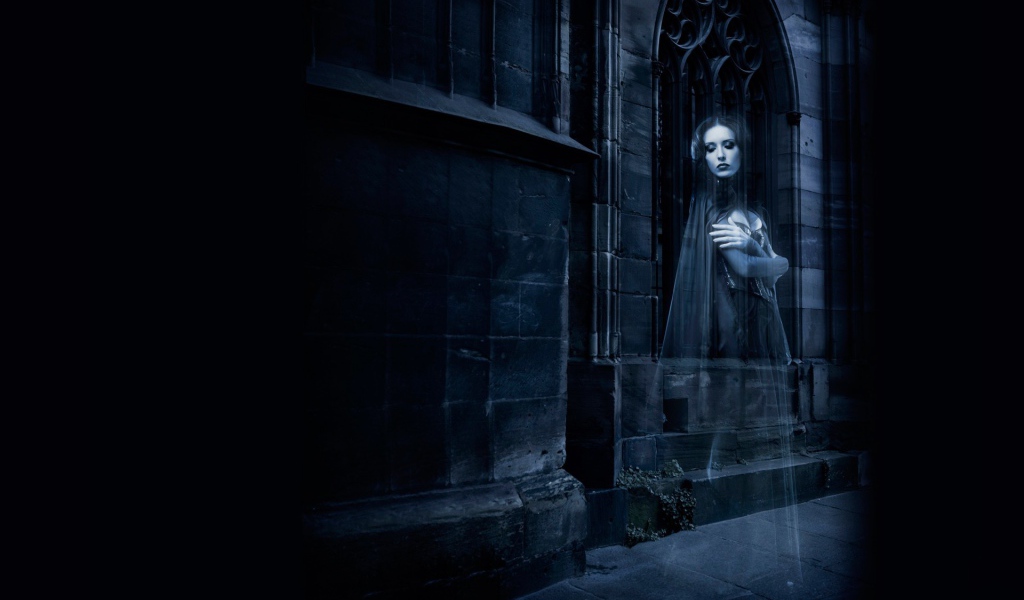 Призрак бродит по коридорам замка