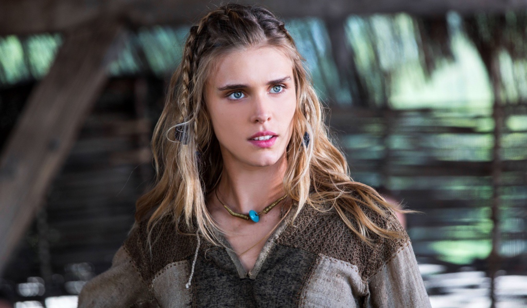 Девушка блондинка викинг