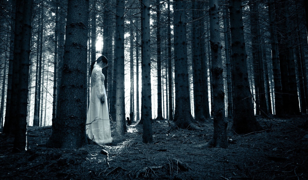 Привидение девушки в белом платье