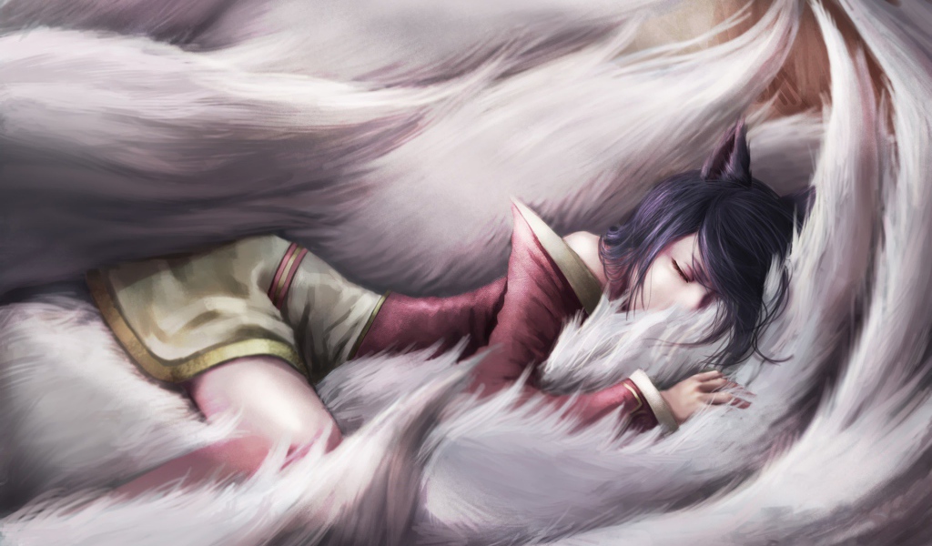 Девушка спит среди белого меха