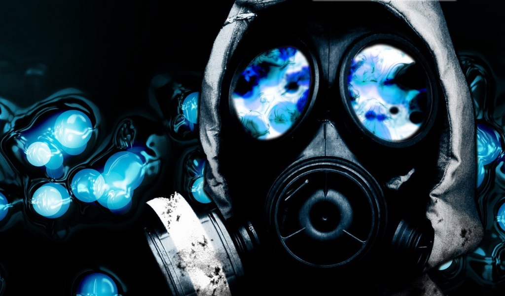 Сталкер в маске с голубыми стеклами
