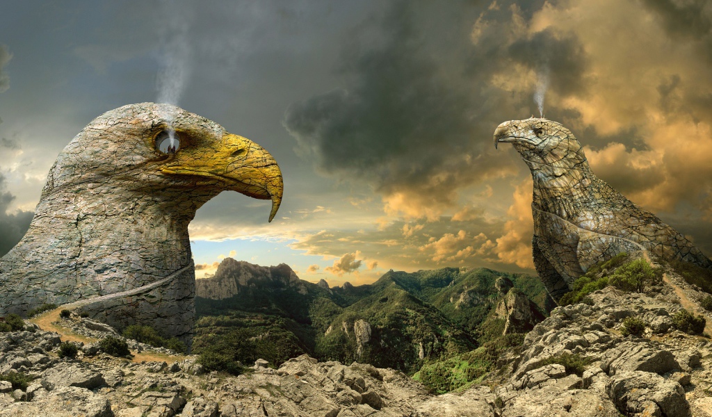 Статуи орлов из камня