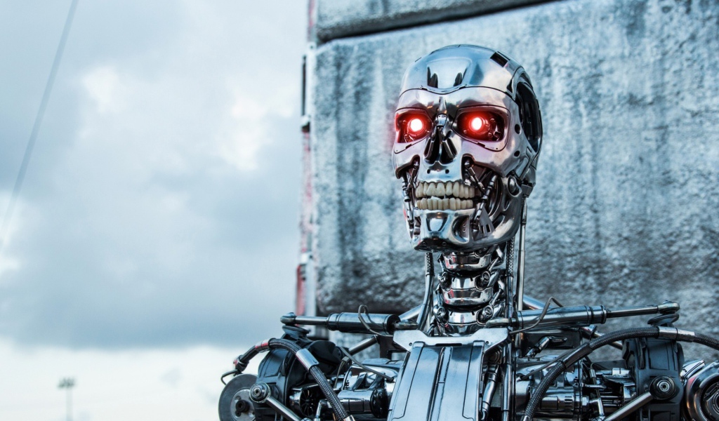 Терминатор стоит у стены