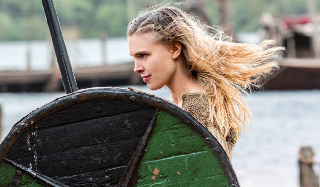 Девушка викинг воин