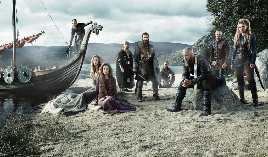 Отряд викингов на берегу моря