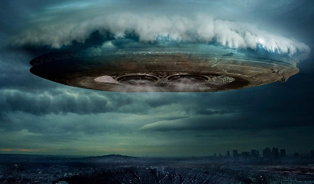 Летающая тарелка над городом