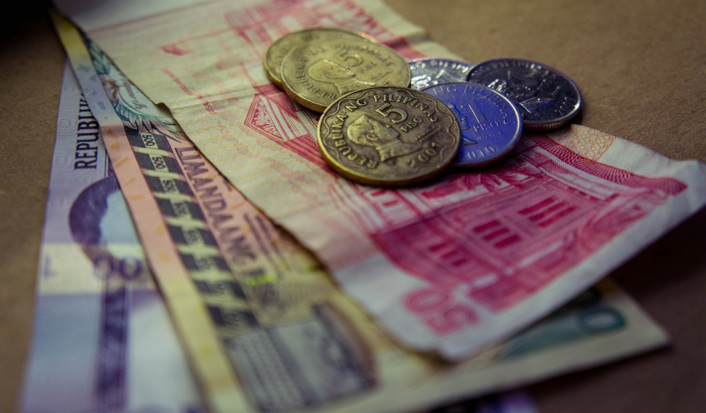 Банкноты и монеты республики Филиппины