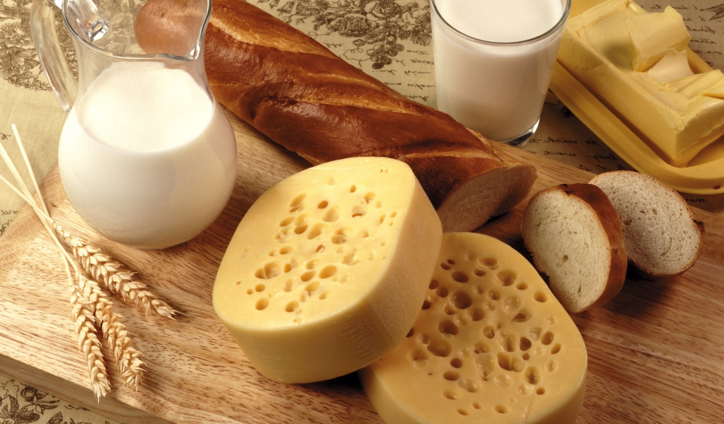 Молочные продукты с хлебом