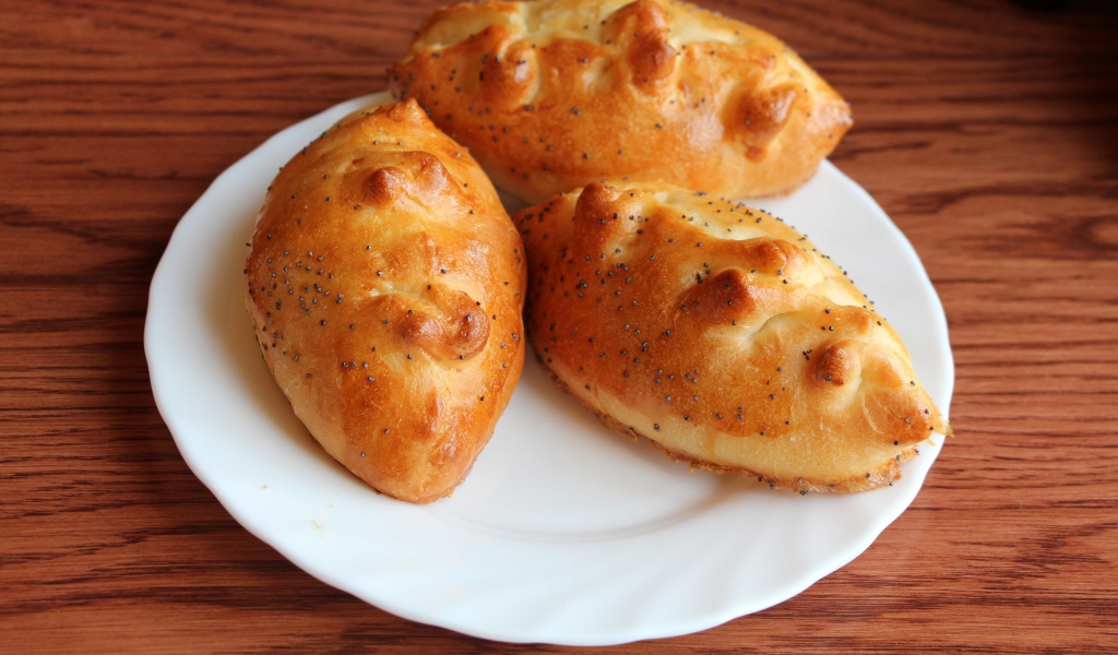 Аппетитные булки с маком