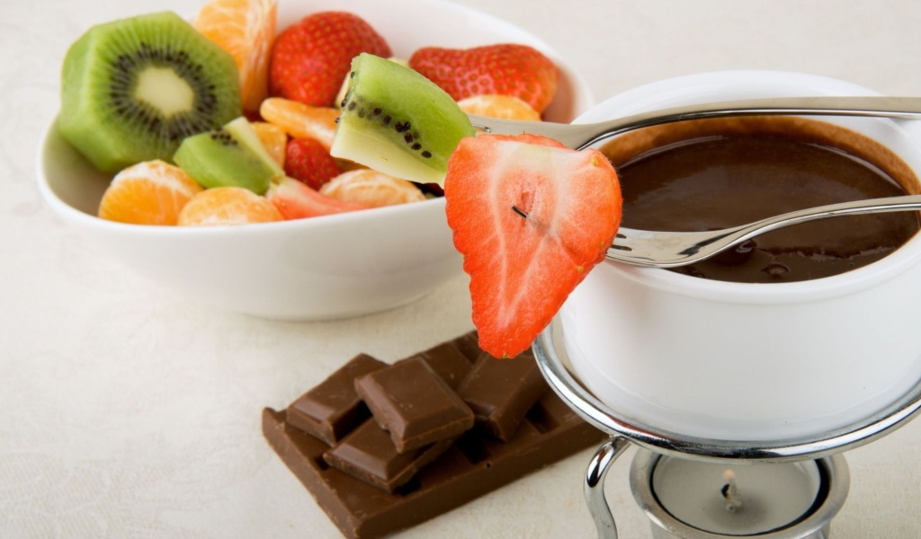 Фрукты с шоколадом