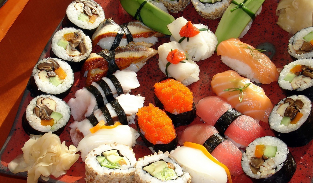 Несколько видов японского блюда суши