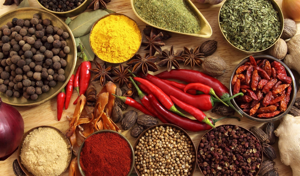 Разнообразие специй на столе