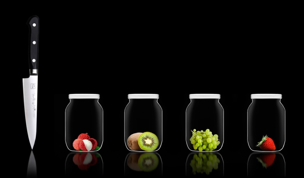 Нож и фрукты в банках