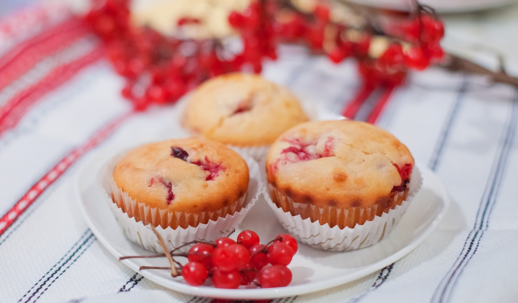 Кексы с калиной