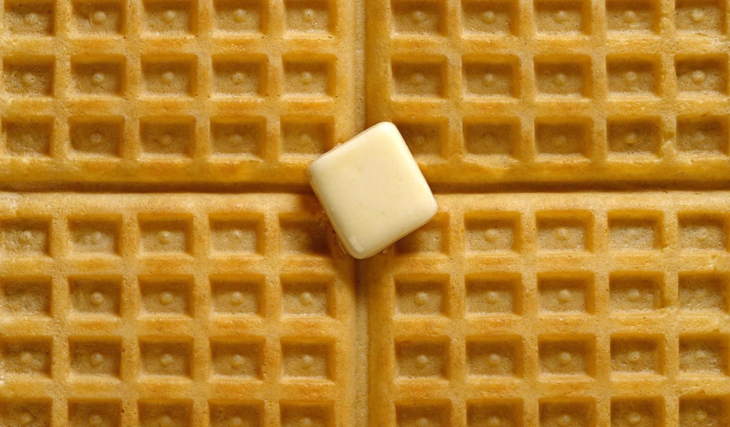 Кусочек масла на выпечке