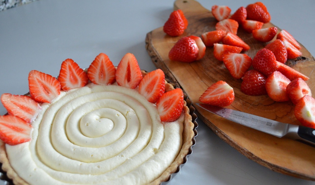 Приготовление клубничного пирога