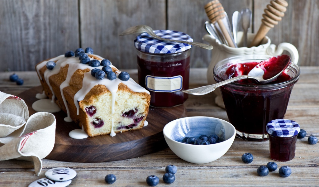 Варенье из черники и черничный кекс