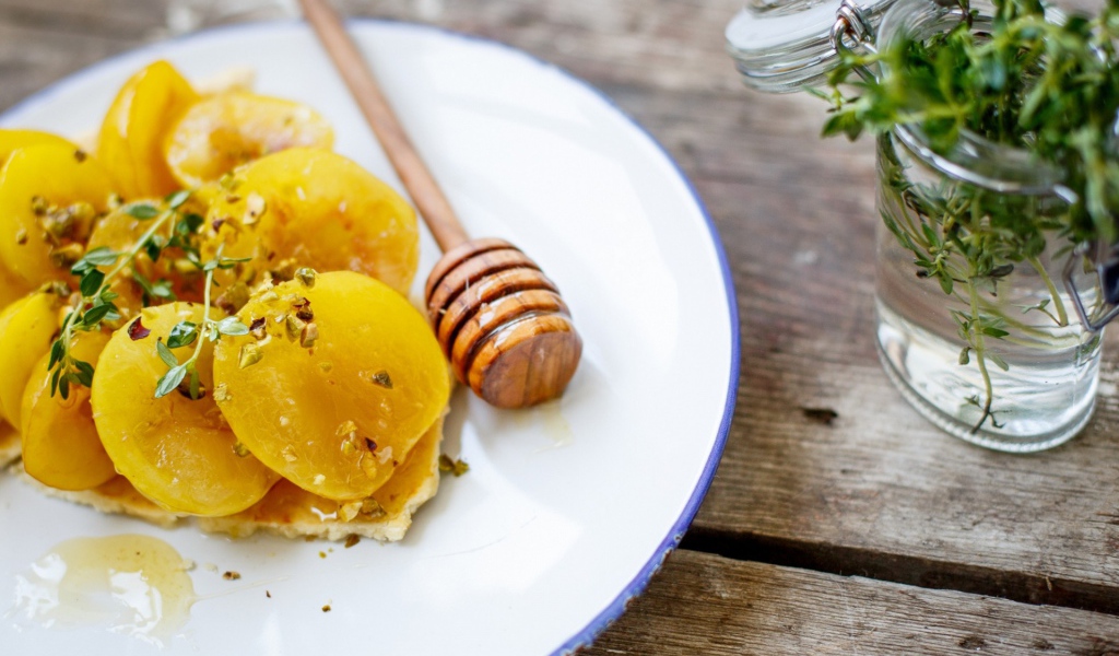 Блюдо со свежим медом