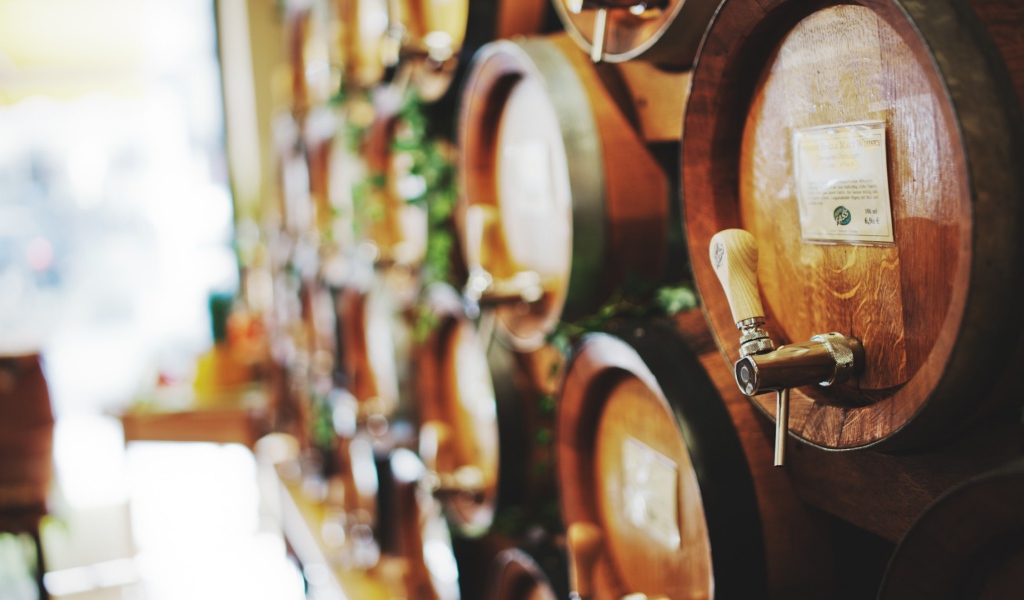 Бочки со старым вином