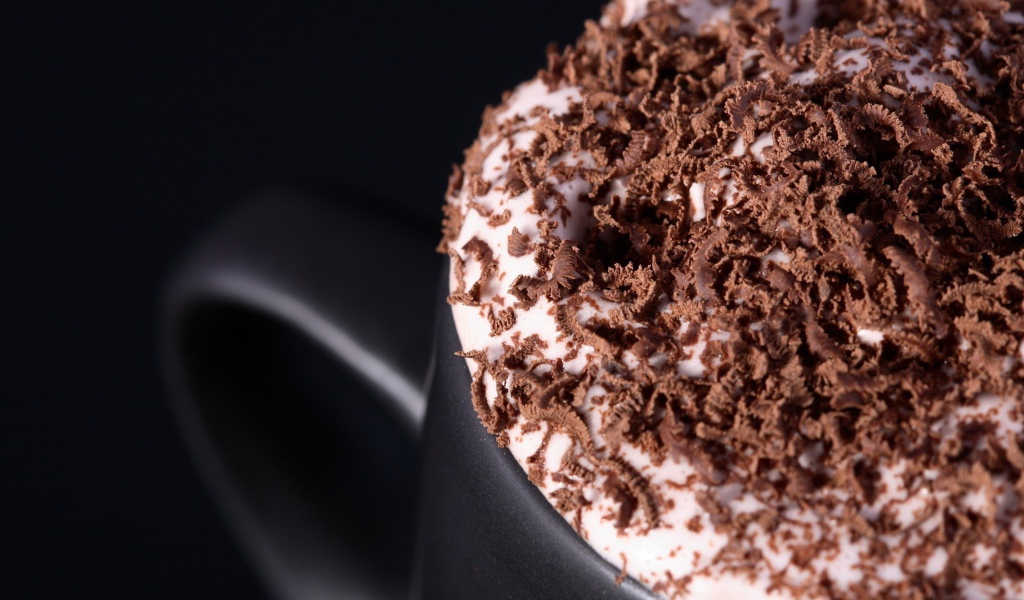 Шоколадная стружка на пенке кофе