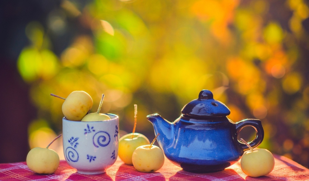 Горячий чай с фруктами