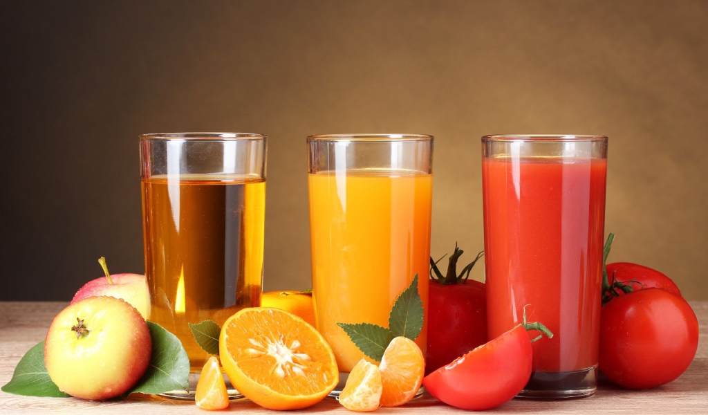 Соки из яблока, апельсина и томата