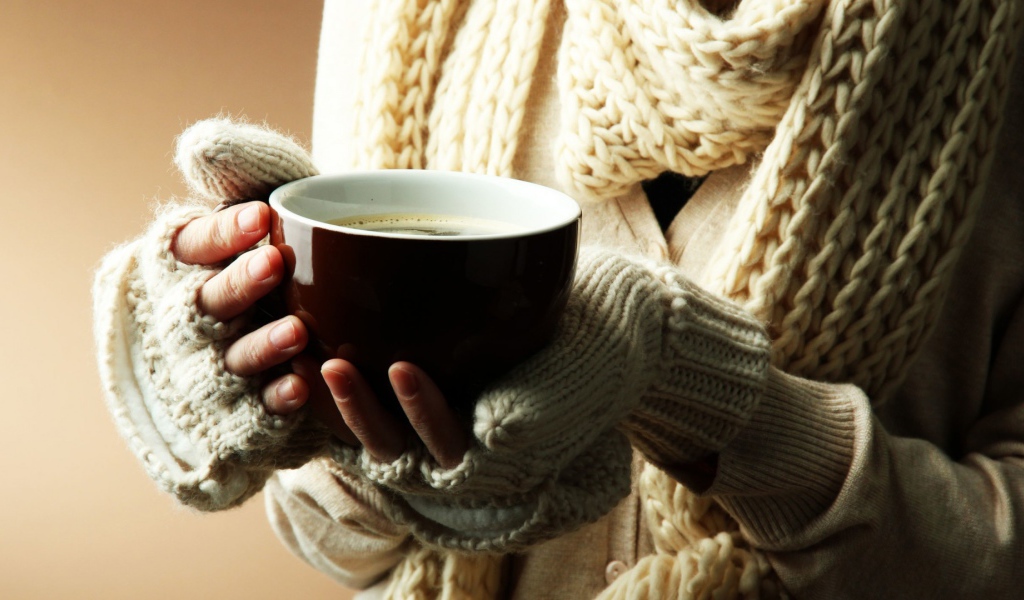 Чашка согревающего ароматного кофе
