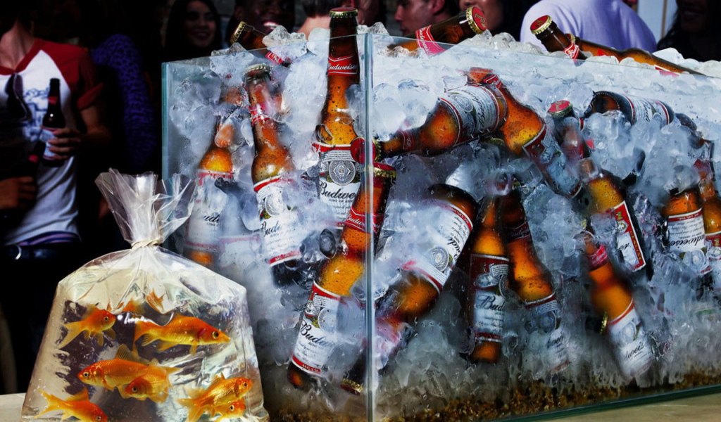 Бутылки в аквариуме